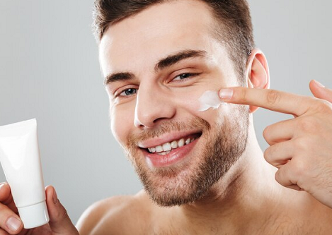 Siapa Bilang Enggak Perlu? Meski Simpel, Cowok Juga Butuh Skincare