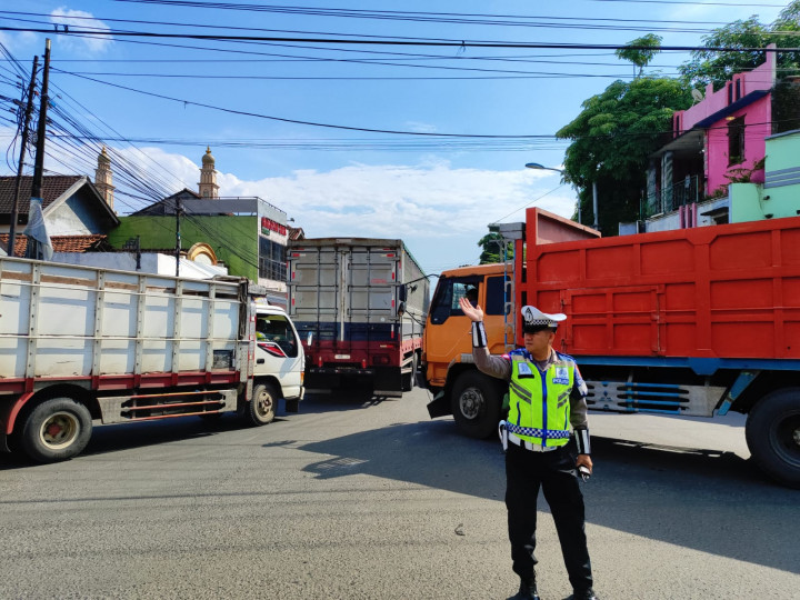 Jalur Pantura Demak Lumpuh Akibat Banjir