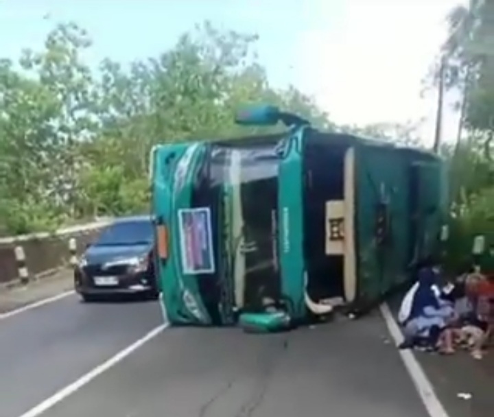 Kecelakaan Bus Pariwisata di Bantul, 1 Penumpang Tewas