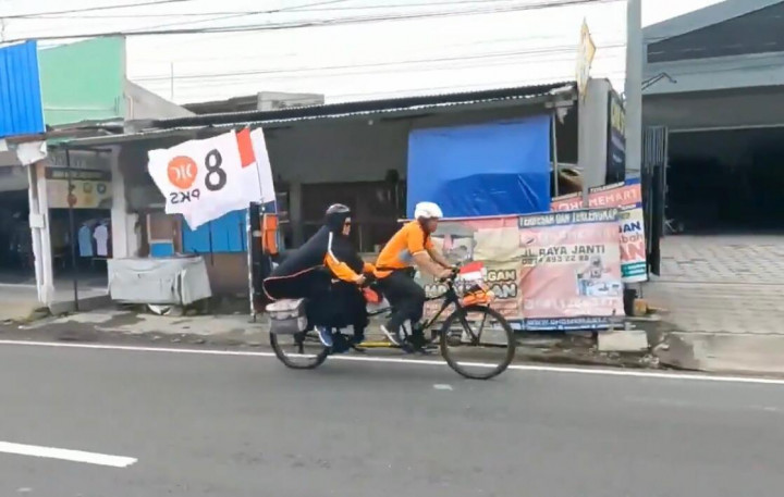 Viral Pasutri Ini Gowes dari Yogyakarta ke Jakarta Demi Ikut Kampanye AMIN di JIS