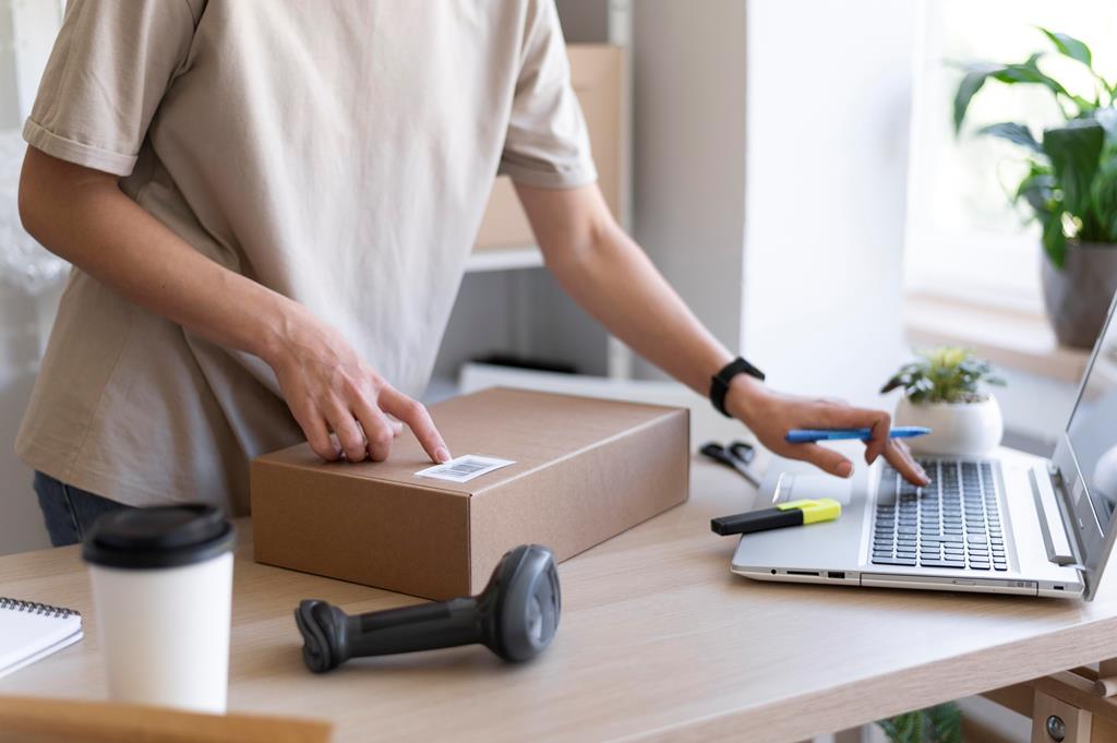 Saat ini semakin banyak keuntungan yang dapat dimanfaatkan untuk berbelanja berbagai produk di Shopee Mall (Foto:Freepik)