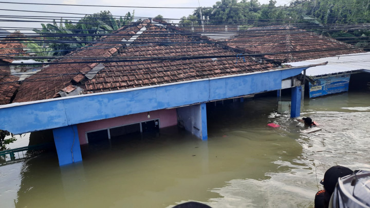 7 Tanggul Sungai Jebol Bikin Banjir di Demak Kian Parah