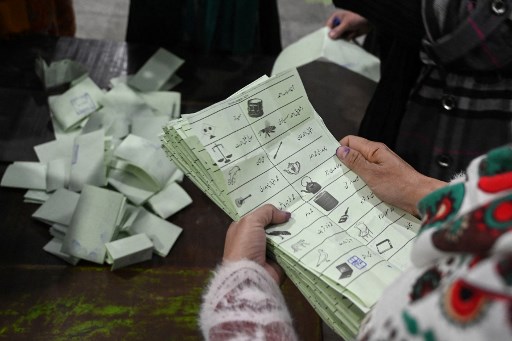 Penuh Kontroversi, Pakistan Lanjutkan Penghitungan Suara Hari Ini