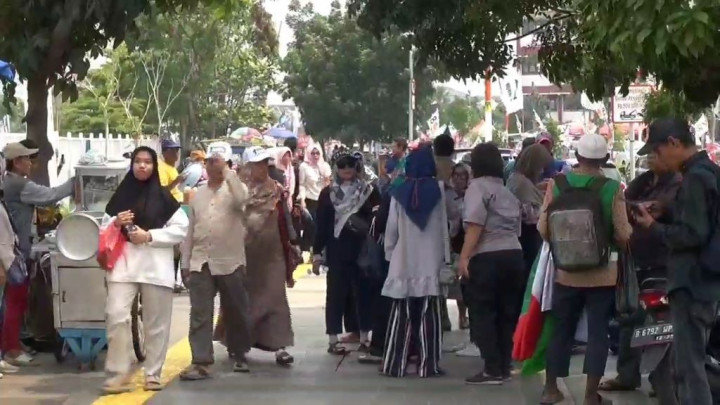 H-1 Kampanye Akbar Anies-Muhaimin di JIS, Warga Pilih Menginap