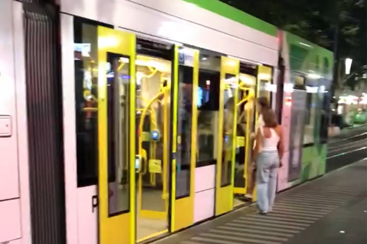 Berkeliling Melbourne dengan Naik Trem Gratis