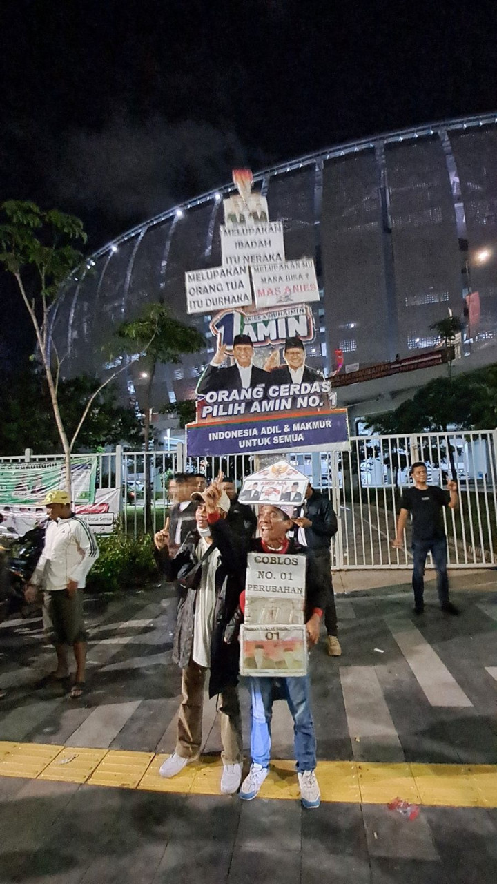 Ragam Spanduk Berisi Harapan hingga Pantun di Kampanye Akbar AMIN
