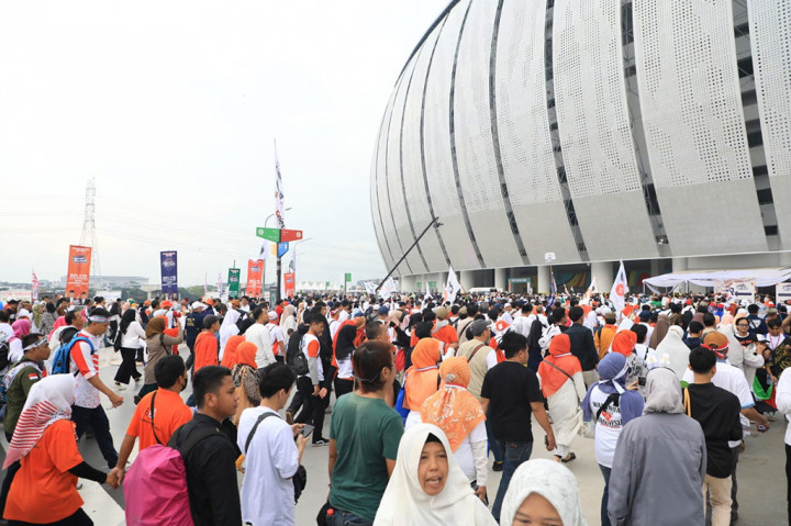 Kapasitas JIS Penuh, Massa Pendukung AMIN Padati Area Luar Stadion