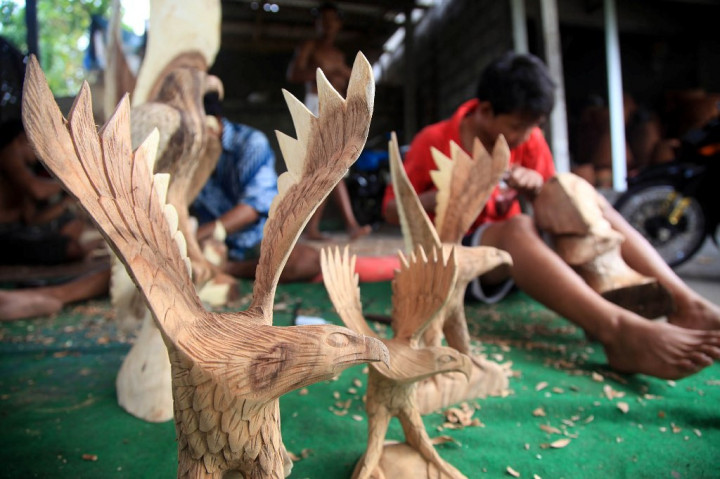 Ragam Hias pada Bahan Kayu, Ternyata Tak Hanya Memahat Lho!