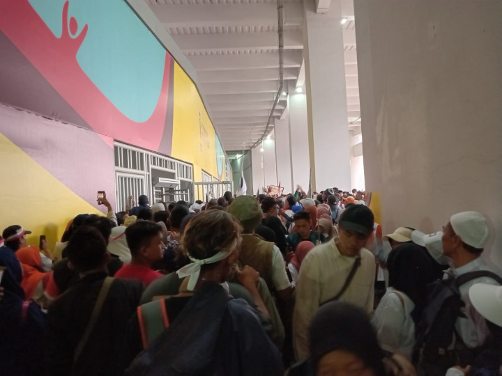 JIS Penuh, Pendukung Ingin Tonton Langsung Kumpul Akbar Anies-Muhaimin