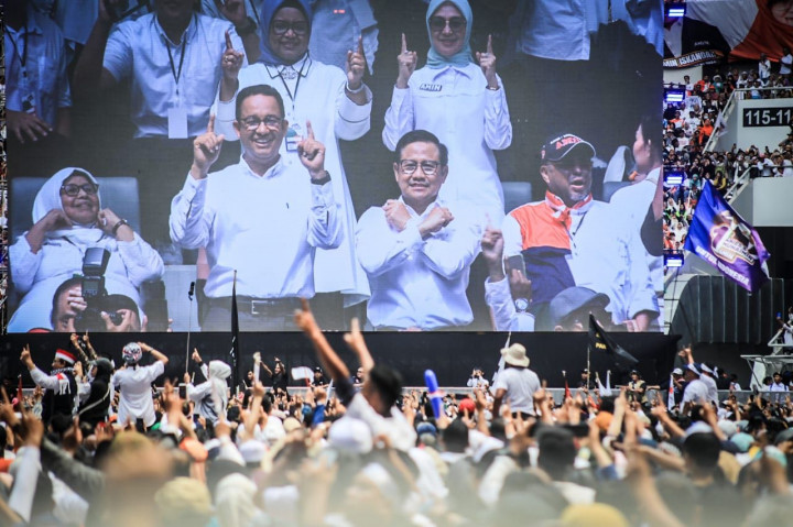 Cak Imin Ajak Relawan Shalawatan di Depan Panggung JIS