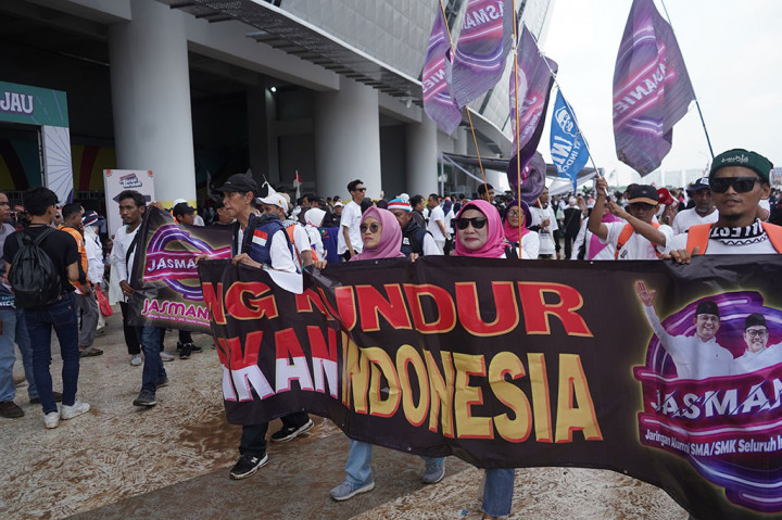 Potret Antusiasme Massa yang tak Bisa Masuk ke JIS