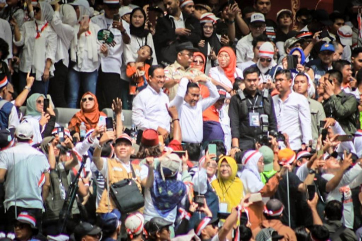 AMIN Tebar Love Sign saat Sapa Pejuang Perubahan, Apa Maknanya?