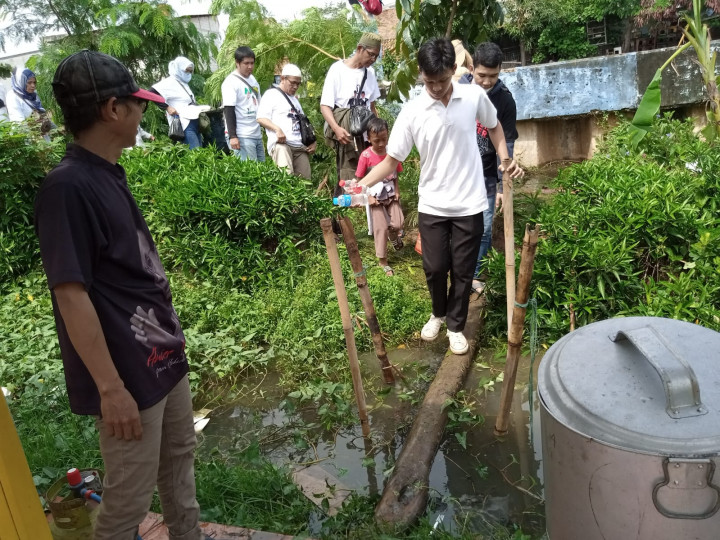 Simpatisan Rela Tergelincir di Jembatan Demi Sambangi Kampanye Akbar AMIN