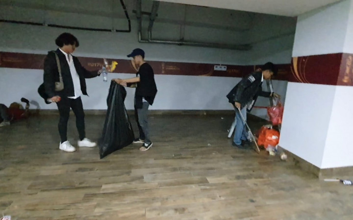 Sejumlah Remaja Berinisiatif Bantu Bersih-bersih JIS