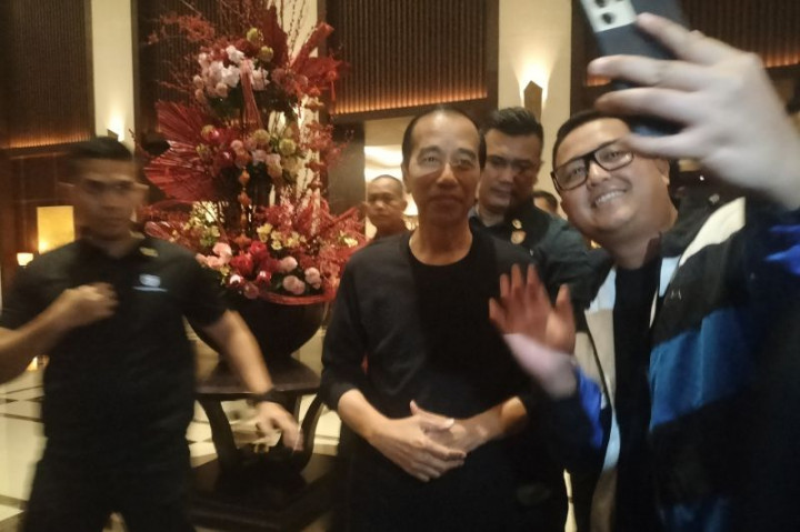 Jokowi Temui Gibran di Hotel Usai Kampanye Akbar, <i>Ngapain</i> Ya?