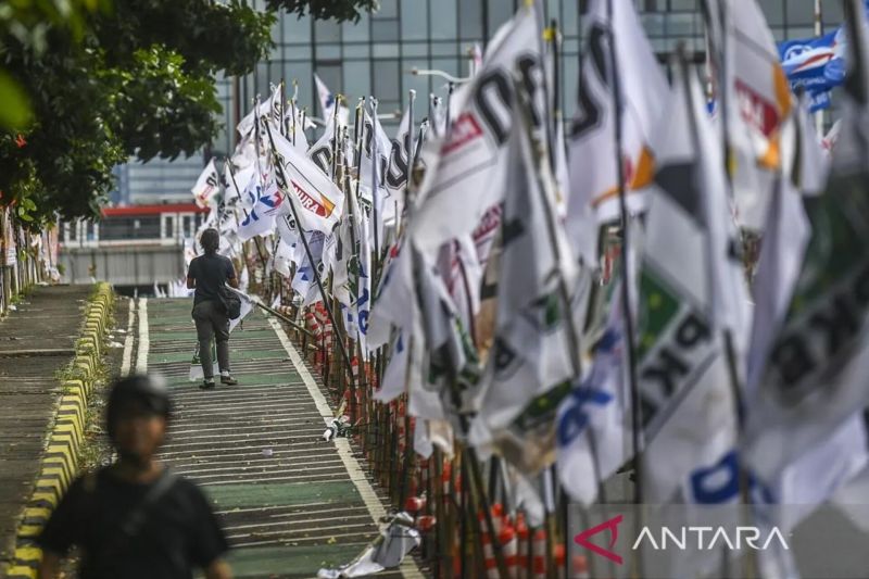 1.700 Petugas Gabungan Dikerahkan Bersihkan APK di Bandung