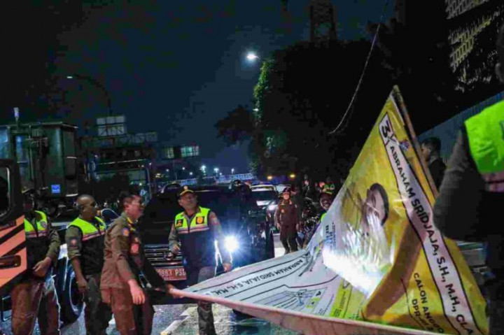 Turunkan Alat Peraga Kampanye, Satpol PP DKI Kerahkan 2 Ribu Personel