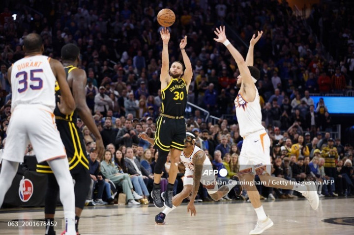 NBA: Curry Gendong Warriors Kalahkan Suns