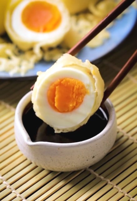 Tempura telur ala Jepang cukup lima bahan aja. Wajib dicoba! (Foto: Dok. Endeus TV)
