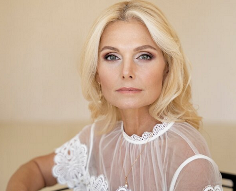 5 Tips Riasan Mata untuk Wanita Berusia 40'an