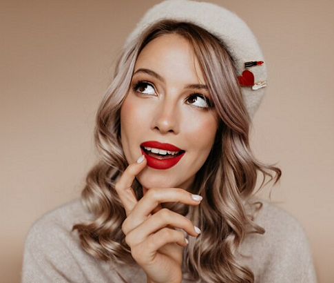 6 Pilihan Warna Lipstik yang Bisa Mencerahkan Kulit Secara Instan