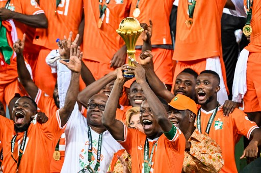 Timnas Pantai Gading merayakan kesuksesan sebagai juara Piala Afrika 2023. (Sia KAMBOU / AFP)