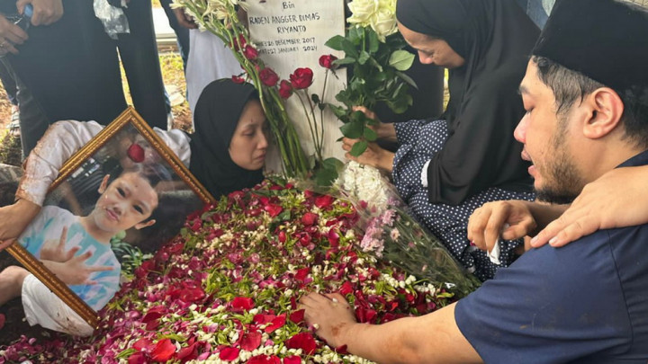 Sadis! Yudha Arfandi Cegah Anak Tamara Tyasmara Capai Tepi Kolam Renang