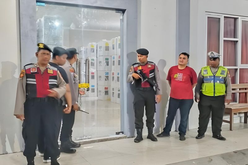 Ribuan Personel Gabungan Diterjunkan di 75 TPS Rawan di Surabaya