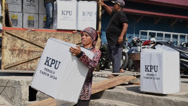 Logistik Pemilu 2024 Diantarkan Dengan Kapal Kayu Ke Pulau Terluar Aceh