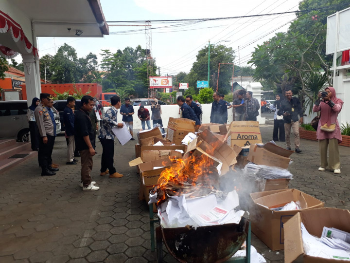 KPU Jepara Musnahkan Puluhan Ribu Surat Suara Lebih dan Rusak