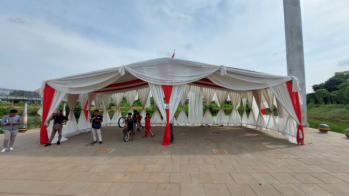 Anies dan Keluarga Nyoblos di TPS 60 Waduk Lebak Bulus