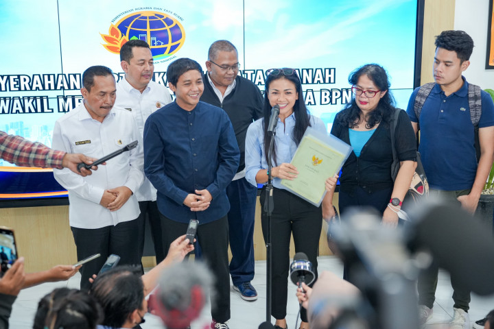 Dapatkan Sertifikat Tanah, Nirina Zubir: Bukti Kementerian ATR/BPN Gebuk Mafia