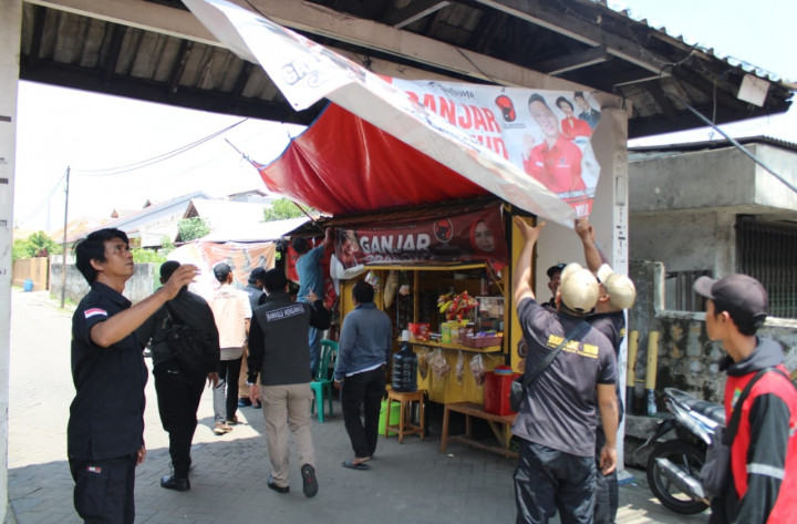 Bawaslu Kota Tangerang Turunkan 17.850 Alat Peraga Kampanye