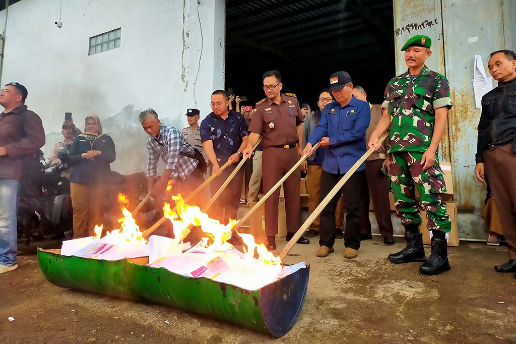 KPU Tasikmalaya Musnahkan Ratusan Surat Suara Rusak dan Berlebih