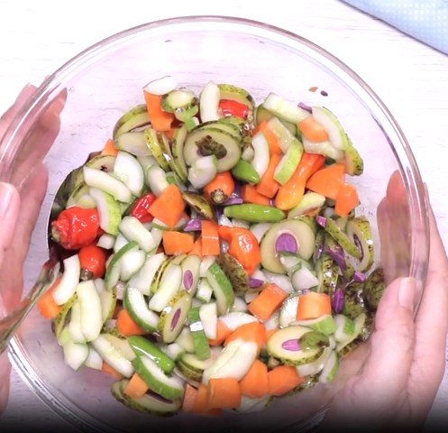 Acar Gandaria, Segar Disantap Bersama Makanan Lainnya