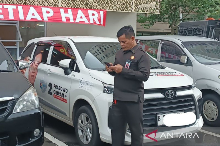 Cek TPS di Kalibata City, Bawaslu Jaksel Temukan Mobil Berstiker Prabowo-Gibran