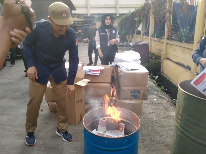 KPU Tangsel Musnahkan 16.371 Surat Suara Rusak dan Berlebih