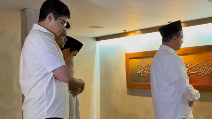 Momen Anies Salat Subuh Berjamaah Sebelum Mencoblos