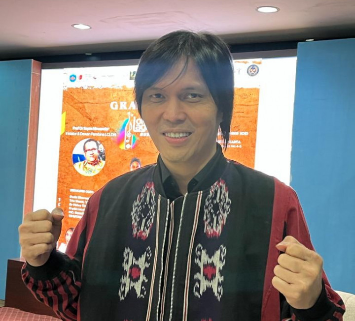 Once Mekel Ajarkan Anak Cinta Tanah Air dengan Menyampaikan Hak Pilih