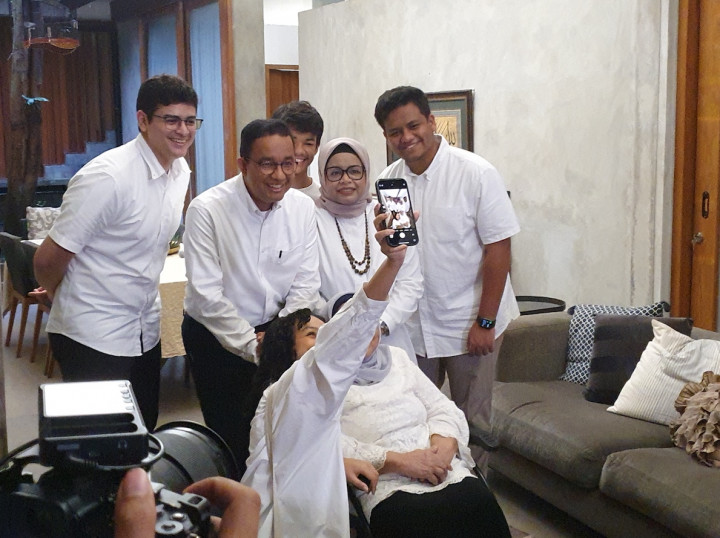 Anies Konsisten Pakai Kemeja Putih Lengan Panjang, Apa Pesannya?
