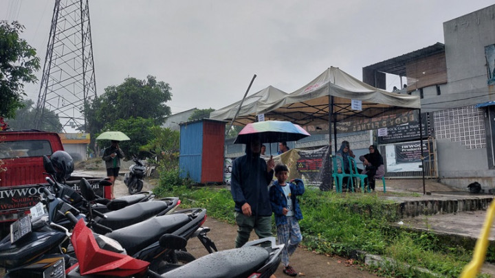 Warga Bandung Barat <i>Nyoblos</i> Diiringi Rintik Hujan