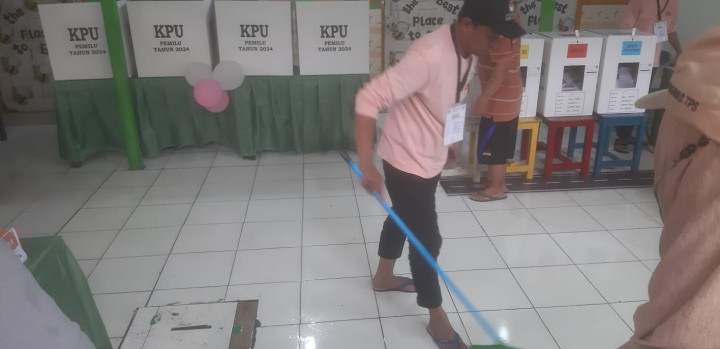 Sempat Tergenang, Warga Kemayoran Jakarta Pusat Tetap Antusias <i>Nyoblos</i> Pemilu