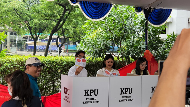 Kaesang & Erina Tampil Senada saat Tiba Di TPS