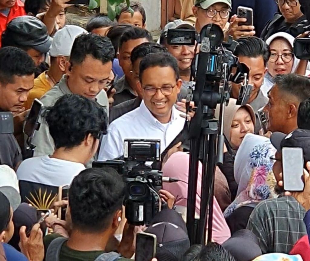 Sapa Warga usai Mencoblos, Anies Diteriaki Presiden