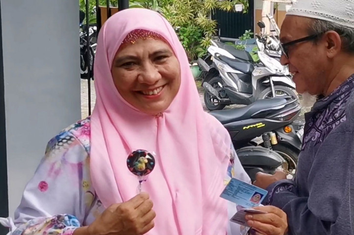 TPS Nuansa Valentine, Usai Nyoblos Dapat Coklat