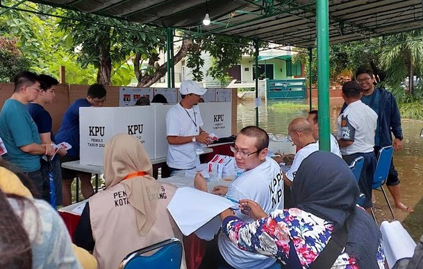 Banjir Tak Hanyutkan Niat Warga dalam Pemilu 2024