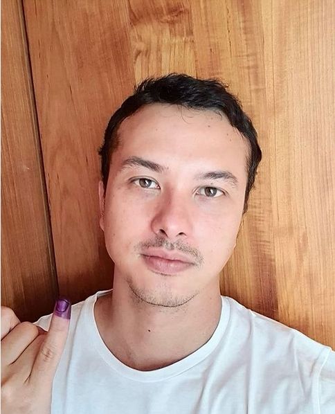 Foto Nicholas Saputra ke TPS Paling Dinanti Netizen