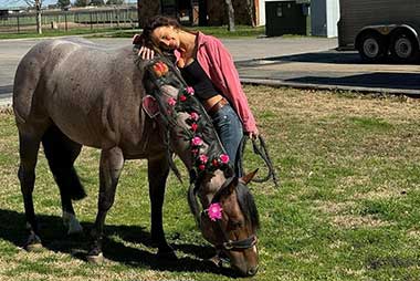 Rayakan Valentine, Bella Hadid Minta Palestina Merdeka