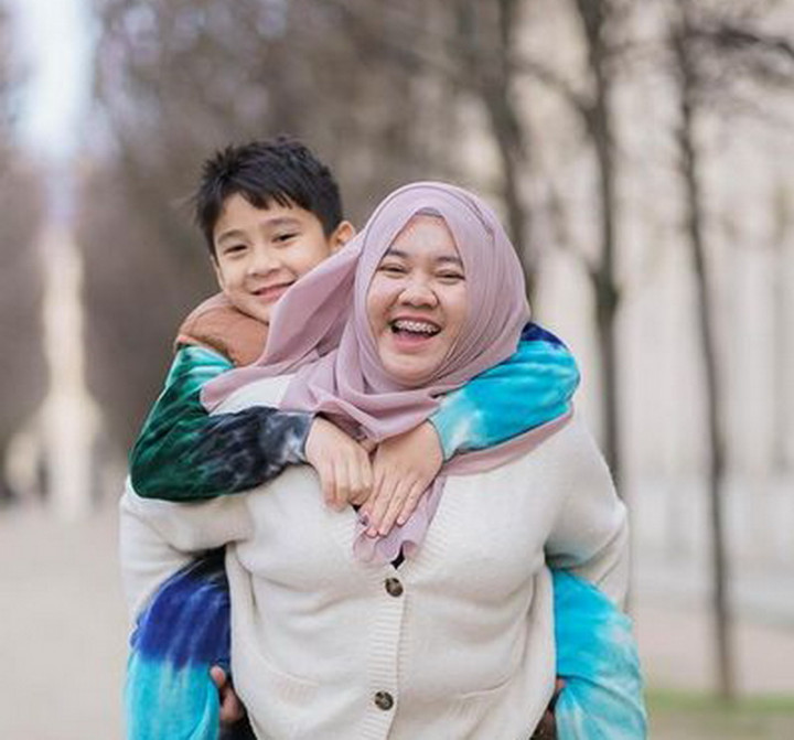 Segini Kisaran Penghasilan Mbak Lala Pengasuh Rafathar