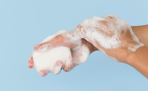 Ladies, Ini Panduan Memilih Sabun Mandi yang Cocok dengan Jenis Kulitmu